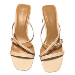 Nwt Cityclassified White Sandles with Heel Size 7.5